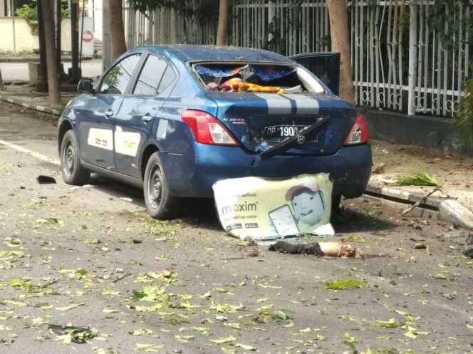 
					Breaking News: Ledakan Besar di Duga Bom Bunuh Diri