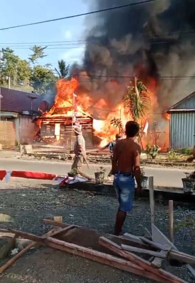 
					Rumah Milik Dudu alias Abbe Bodde di Desa Buntu Babang Ludes Dilalap Api, Pemilik Sedang Melayat