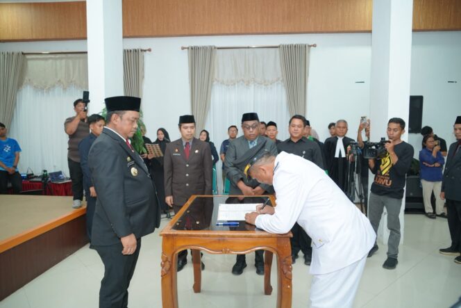 
					Bupati Luwu Beri Peringatan Tegas kepada 33 Pejabat yang Baru Dilantik