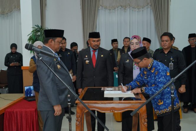 
					127 Pejabat Pemkab Luwu Dikukuhkan, Patahudding Jelaskan Tujuan Penataan Organisasi