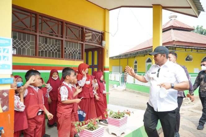 
					Bukan Sekadar Seragam, Pemkab Luwu Dorong Sekolah Sehat dan Budaya Literasi di Noling