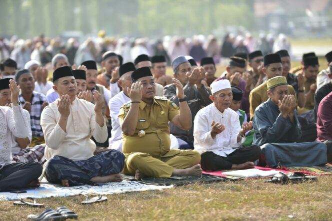 
					Kekeringan Melanda, Pemkab Luwu dan Warga Belopa Gelar Shalat Istisqa